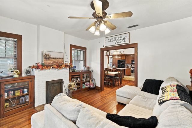 304 E McFarland Street, Grandview, TX 76050