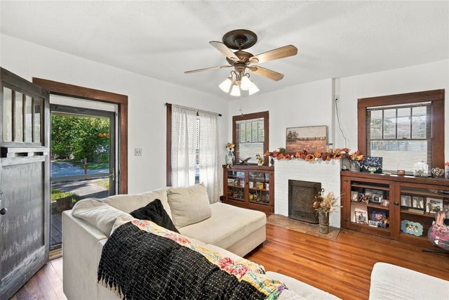 304 E McFarland Street, Grandview, TX 76050