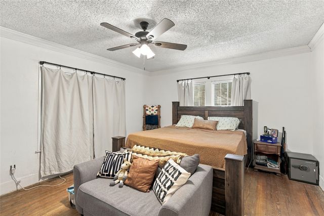 304 E McFarland Street, Grandview, TX 76050