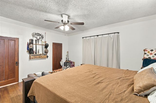 304 E McFarland Street, Grandview, TX 76050