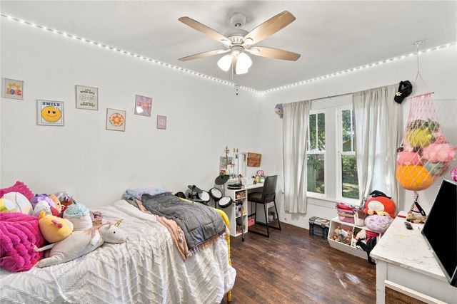304 E McFarland Street, Grandview, TX 76050