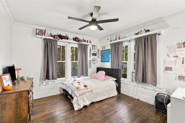 304 E McFarland Street, Grandview, TX 76050