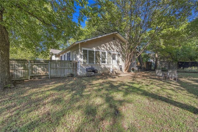 304 E McFarland Street, Grandview, TX 76050