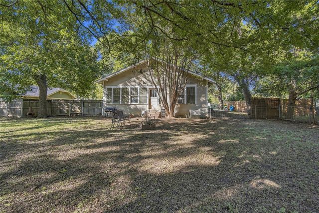 304 E McFarland Street, Grandview, TX 76050