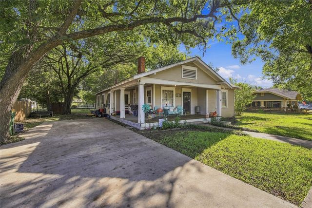 304 E McFarland Street, Grandview, TX 76050