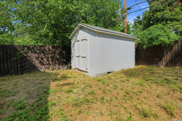 1115 W KINGS HWY, San Antonio, TX 78201