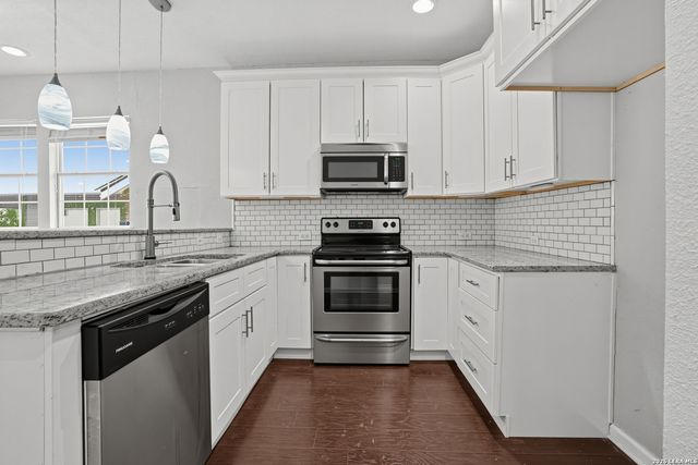 1115 W KINGS HWY, San Antonio, TX 78201