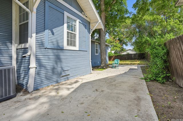 1115 W KINGS HWY, San Antonio, TX 78201