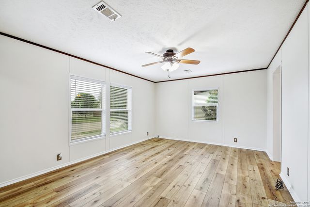 525 Gatewood Cir, New Braunfels, TX 78130