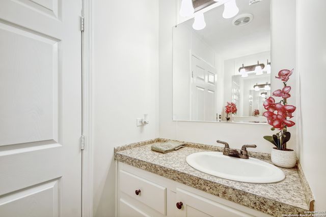 525 Gatewood Cir, New Braunfels, TX 78130