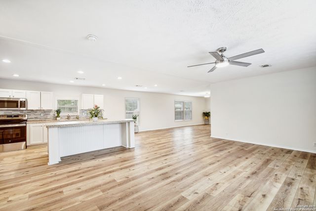 525 Gatewood Cir, New Braunfels, TX 78130