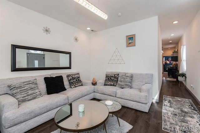 4157 Osceola Street, St Louis, MO 63116