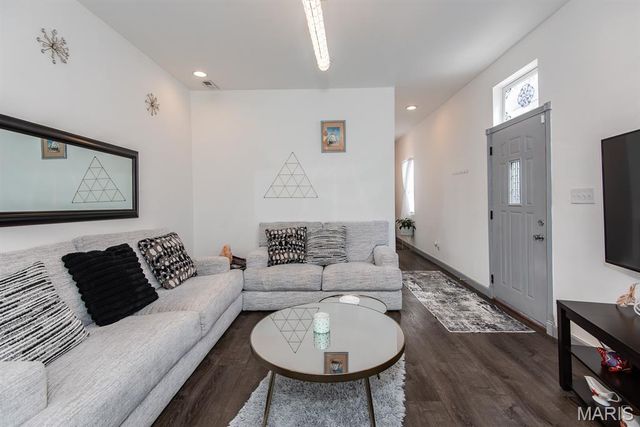 4157 Osceola Street, St Louis, MO 63116