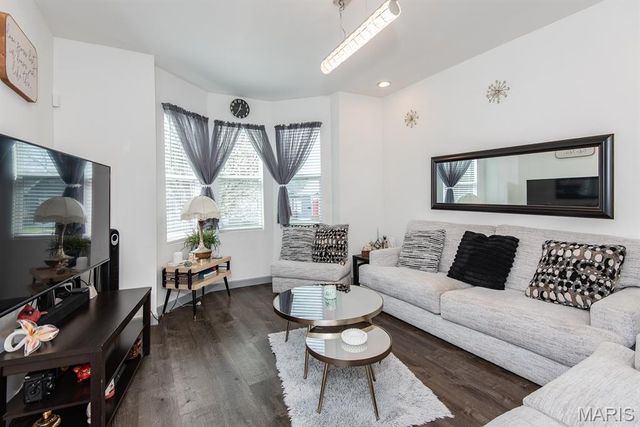 4157 Osceola Street, St Louis, MO 63116