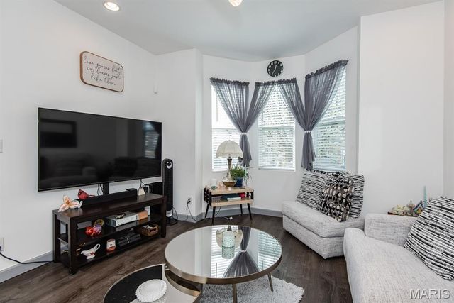 4157 Osceola Street, St Louis, MO 63116