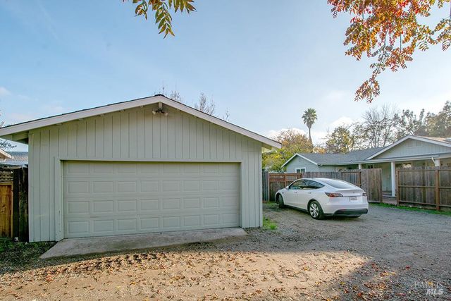 19191 Arnold Dr, Sonoma, CA 95476