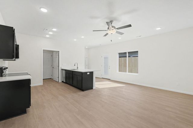 423 S All Halllows Unit 100 & 200, Wichita, KS 67213