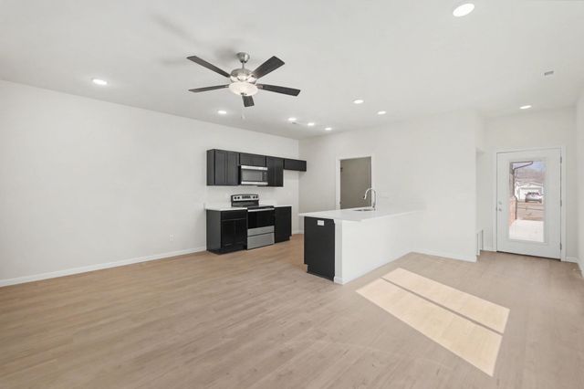 423 S All Halllows Unit 100 & 200, Wichita, KS 67213