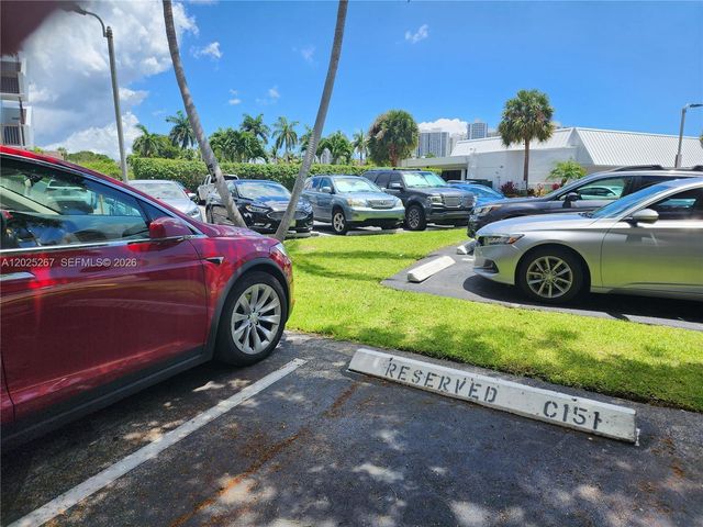 3401 N Country Club Dr 117, Aventura, FL 33180