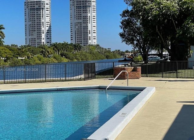 3401 N Country Club Dr 117, Aventura, FL 33180
