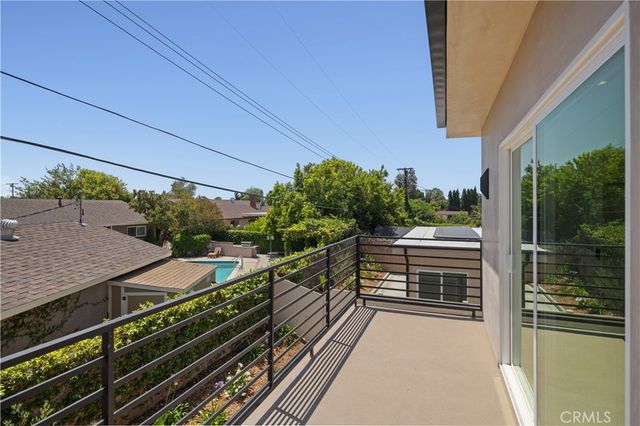 10051 Amestoy Avenue, Northridge, CA 91325