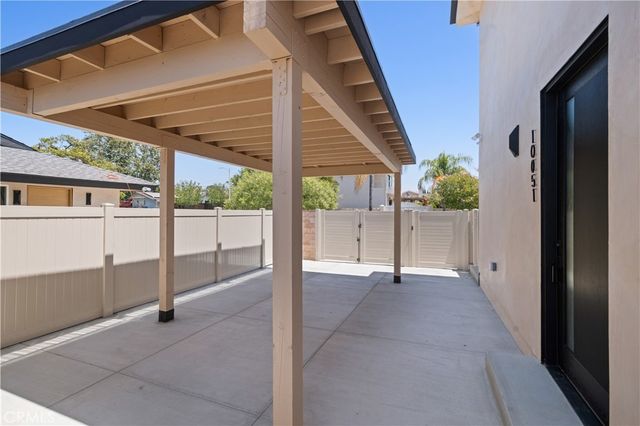 10051 Amestoy Avenue, Northridge, CA 91325