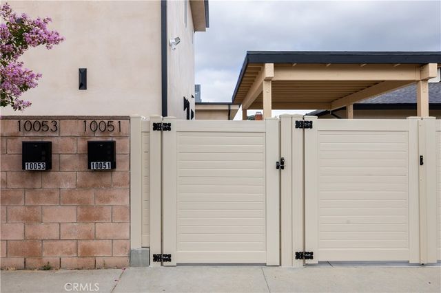 10051 Amestoy Avenue, Northridge, CA 91325