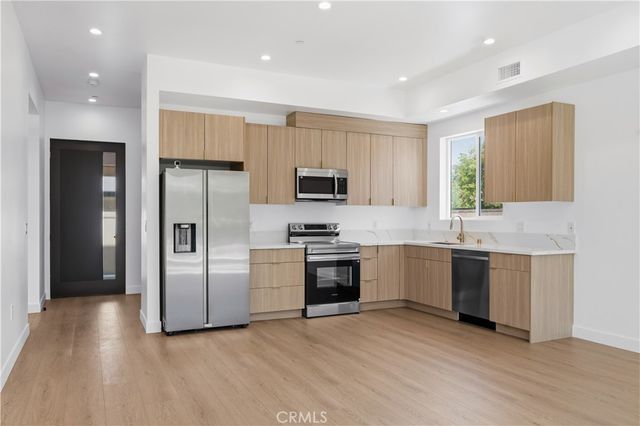 10051 Amestoy Avenue, Northridge, CA 91325