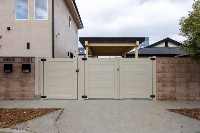 10051 Amestoy Avenue, Northridge, CA 91325