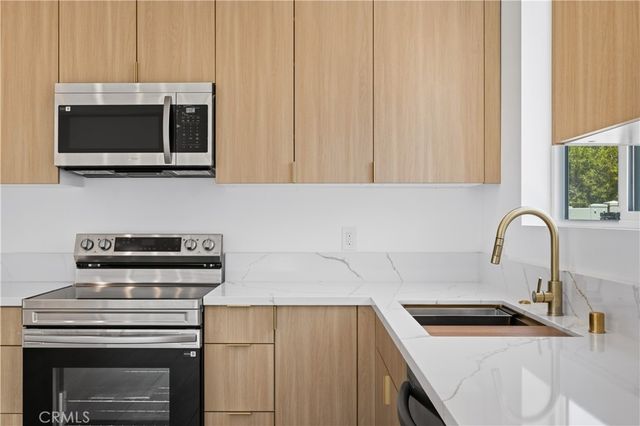 10051 Amestoy Avenue, Northridge, CA 91325
