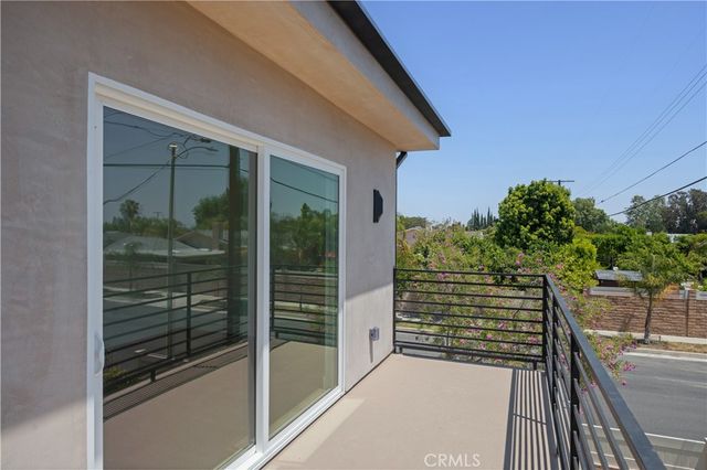 10051 Amestoy Avenue, Northridge, CA 91325