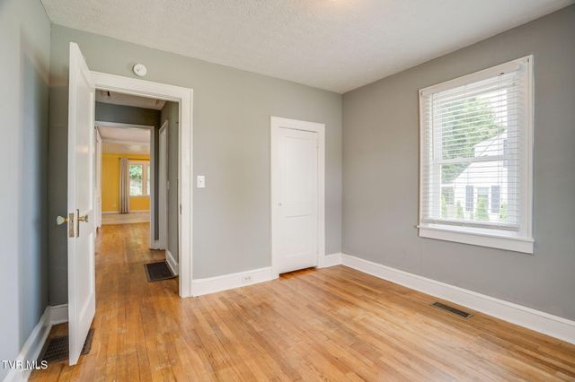 3233 Clover Street, Kingsport, TN 37664