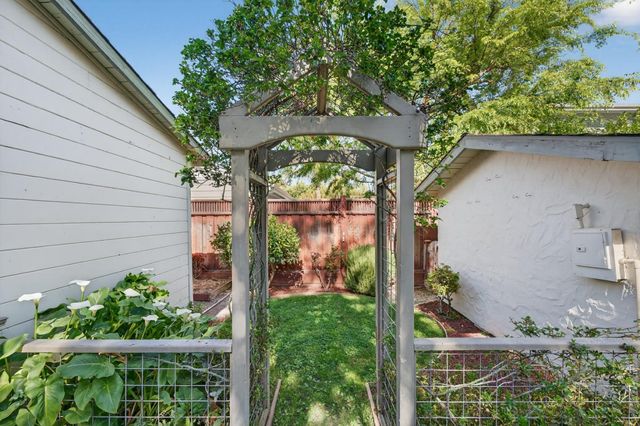 136 Loma Alta Avenue, Los Gatos, CA 95030