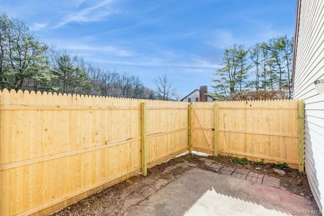 524 Picasso Way 524, Middle Island, NY 11953