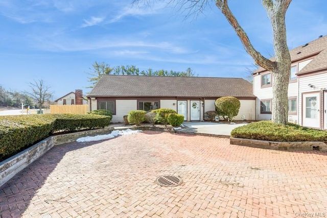 524 Picasso Way 524, Middle Island, NY 11953