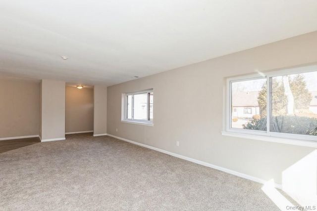 524 Picasso Way 524, Middle Island, NY 11953