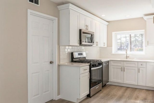 524 Picasso Way 524, Middle Island, NY 11953