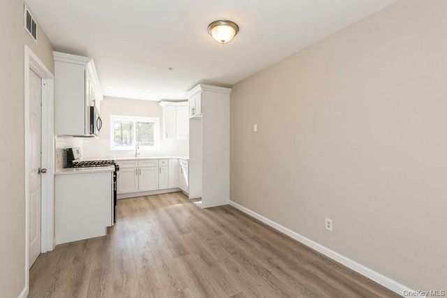 524 Picasso Way 524, Middle Island, NY 11953