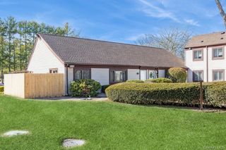 524 Picasso Way 524, Middle Island, NY 11953