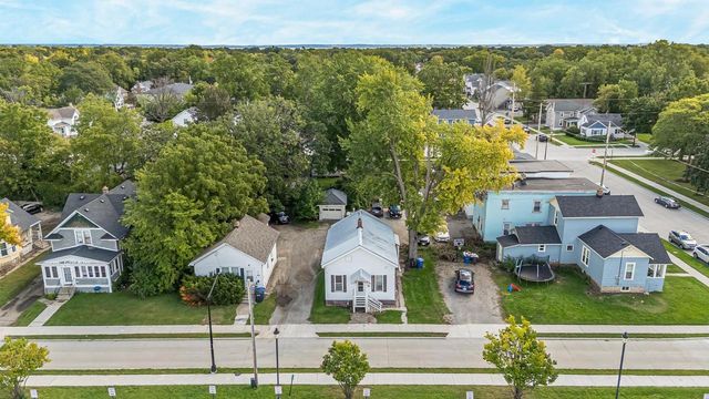 810 MCKINLEY STREET, Oshkosh, WI 54901
