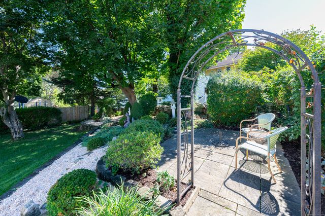 36 Old Barn Road South, Stamford, CT 06905