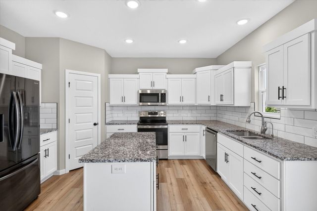 887 S Parkside Circle, Nixa, MO 65714