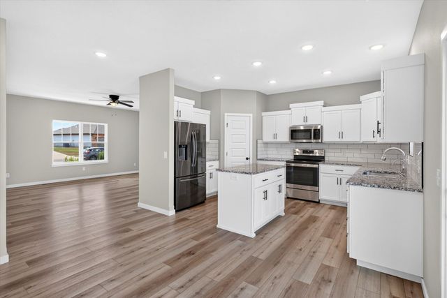 887 S Parkside Circle, Nixa, MO 65714