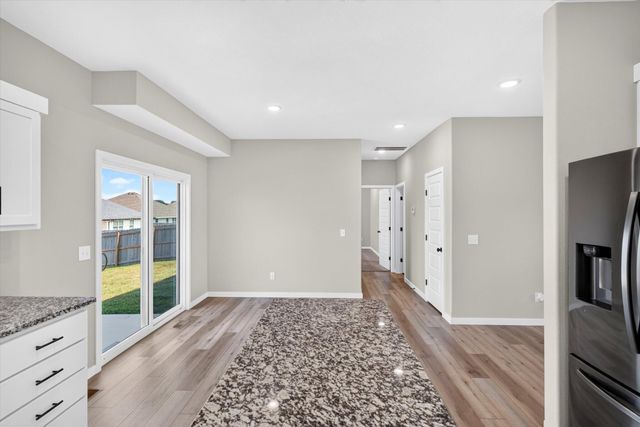 887 S Parkside Circle, Nixa, MO 65714