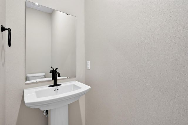 887 S Parkside Circle, Nixa, MO 65714