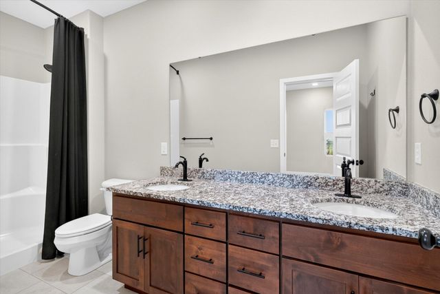 887 S Parkside Circle, Nixa, MO 65714