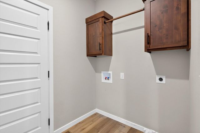 887 S Parkside Circle, Nixa, MO 65714