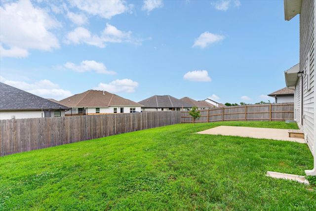 887 S Parkside Circle, Nixa, MO 65714