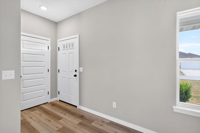 887 S Parkside Circle, Nixa, MO 65714
