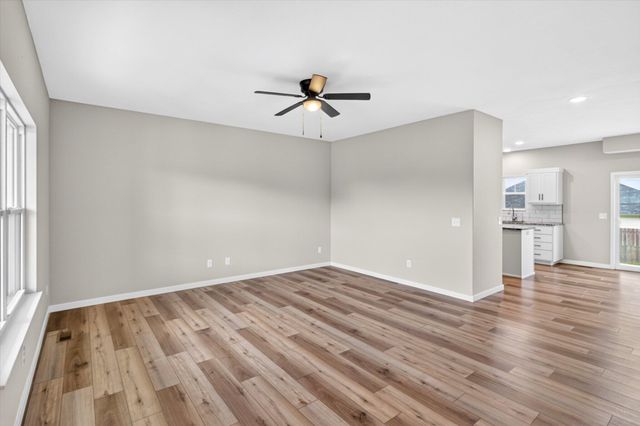 887 S Parkside Circle, Nixa, MO 65714